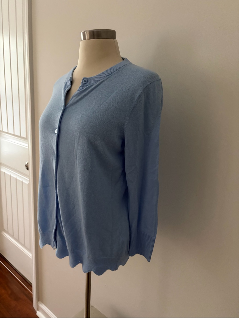 crown & ivy Light Blue Scallop-Hem Button Cardigan S Southern Prep - Picture 5 of 9